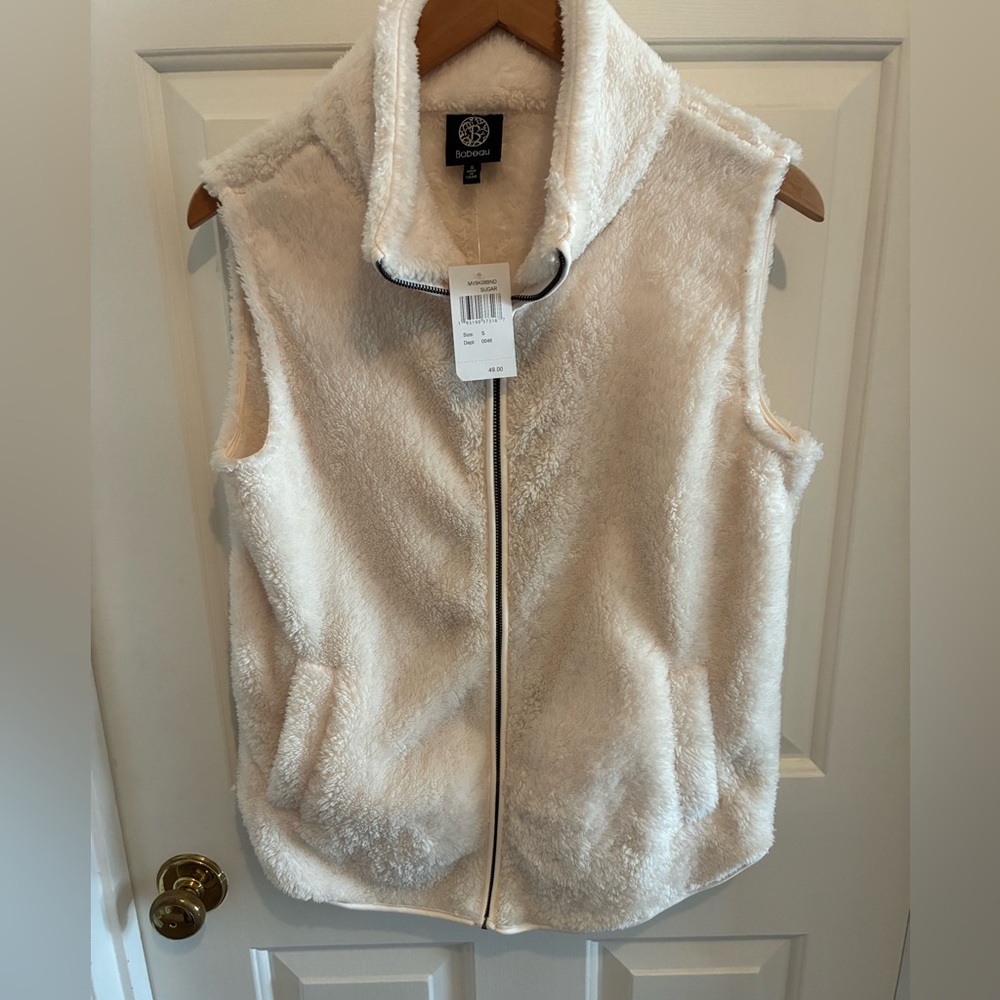 Bobeau PlushVest in Cream, Small, NWT, Zip Ftont